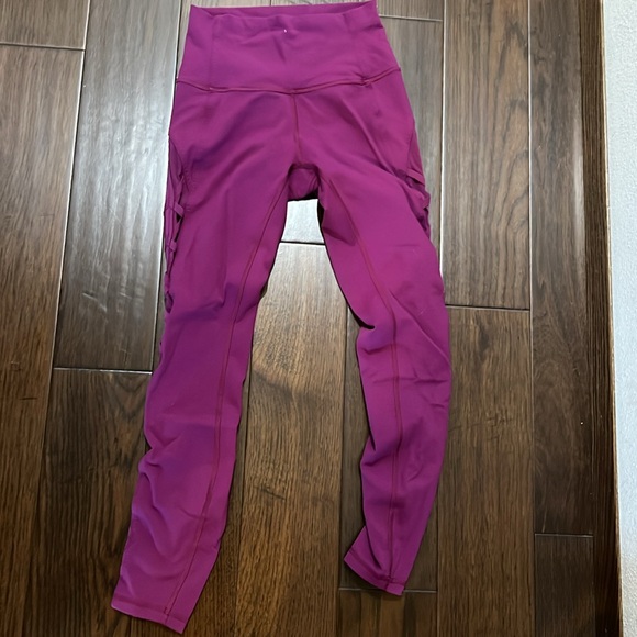 Lace up Lululemon leggings size 4 - Picture 4 of 4